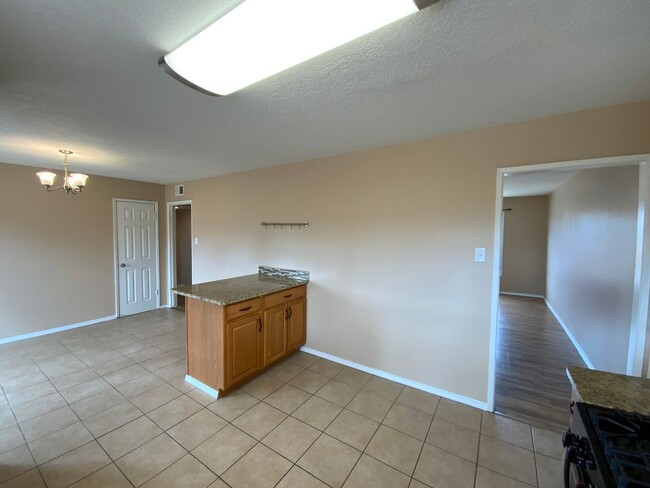 Building Photo - 3 Bedroom Single Story Home Available Near...