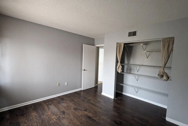 Building Photo - Centrally located, yet secluded 2 bedroom condo in the heart of Orlando for Rent