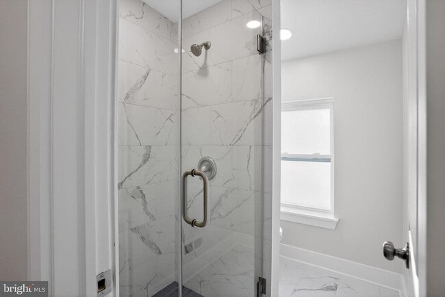 Building Photo - 344 Grove St