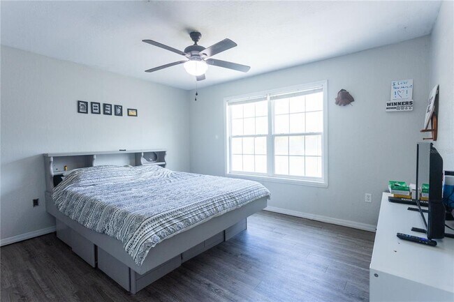 Building Photo - 1159 SW Valencia Heights Ave