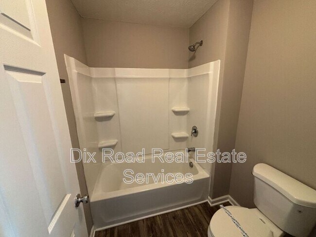 Building Photo - 209 Wexford Dr