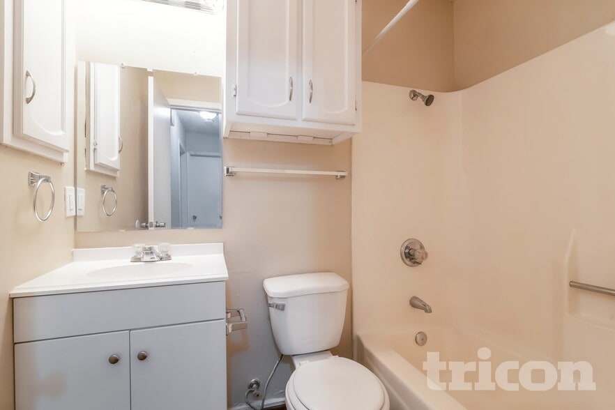 Building Photo - 17719 Glenpatti Dr