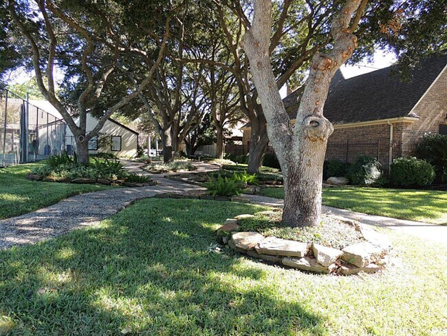 Building Photo - 1307 Westwick Forest Ln