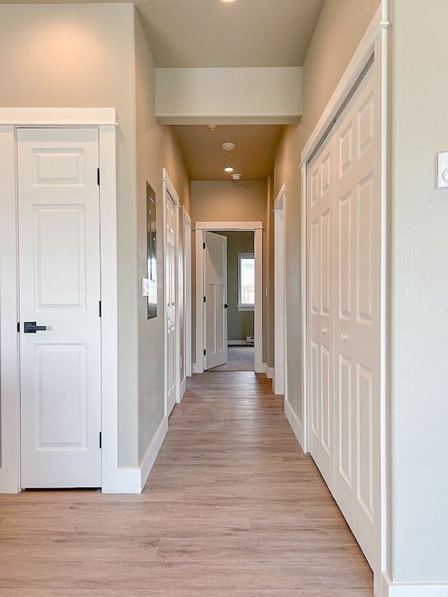 Building Photo - Pet Friendly 2 bed/ 1 bath unit at Soldier Ridge!