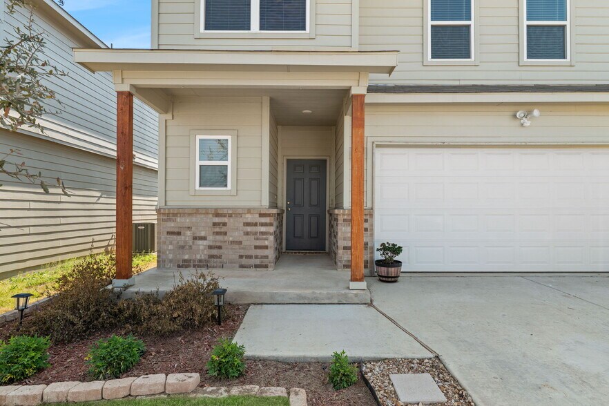 Building Photo - 3452 Redbud Grv