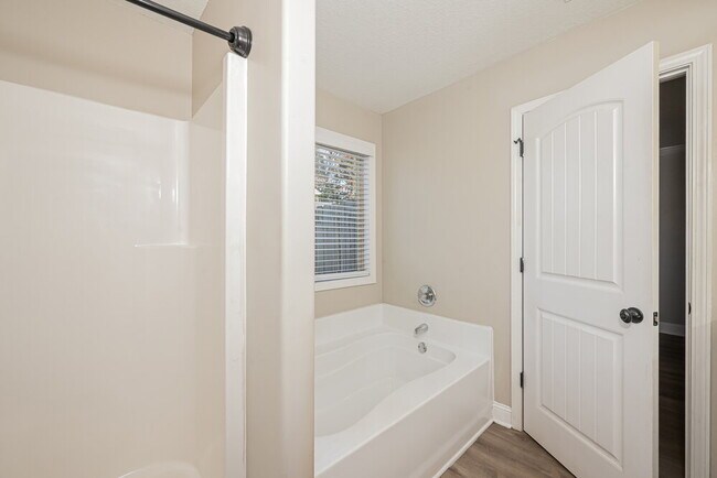 Building Photo - 1648 Deer Creek Ln