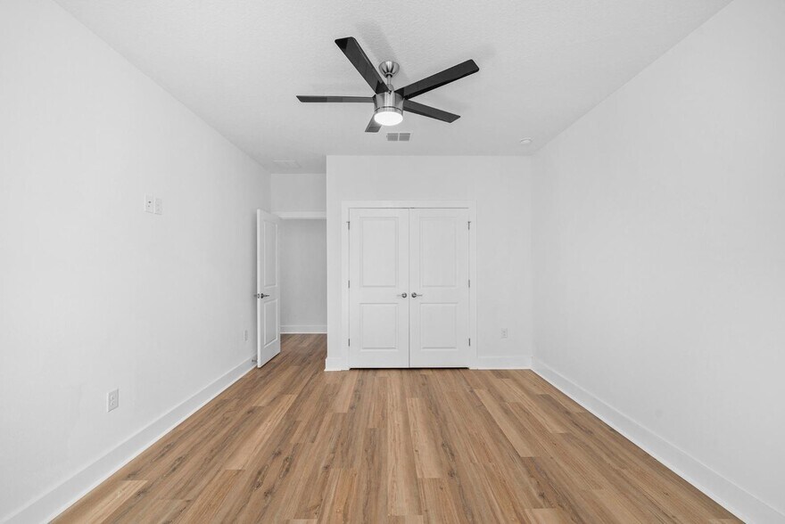 Building Photo - 6622 Summit View Dr