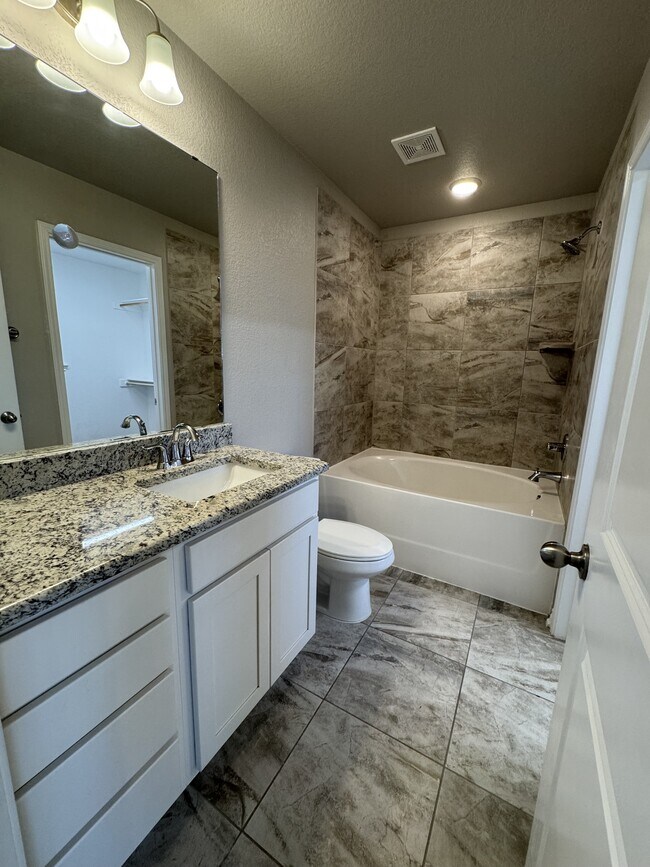 Building Photo - 7611 Stonehollow