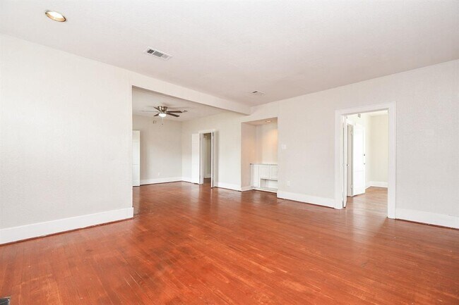 Building Photo - 5049 Jefferson St