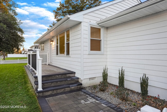 Building Photo - 2401 Mallow St