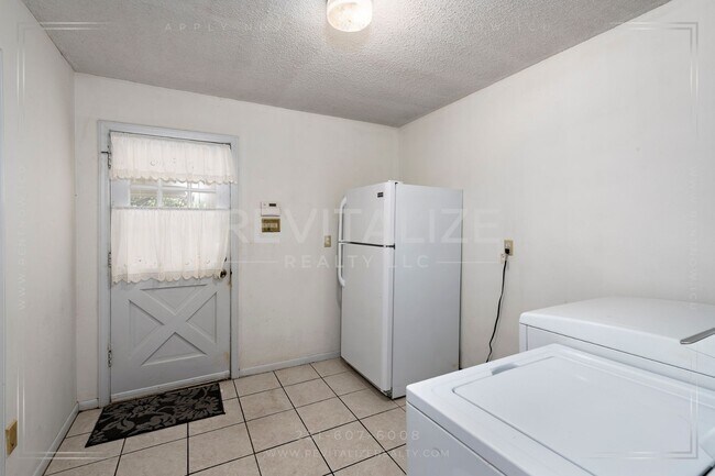 Building Photo - 962 Lansdale Ct