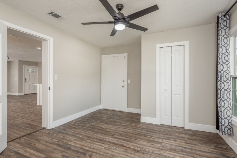 Building Photo - 2326 E 112th Ave