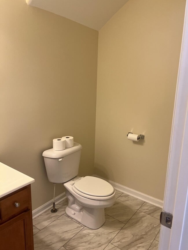 Building Photo - 857 Malabu Dr