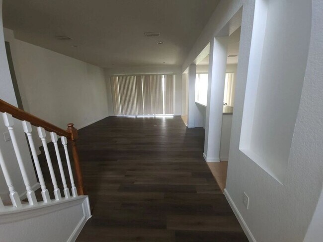 Building Photo - 5/3.5 Balboa Blvd~Verde Ridge~Large & Lovely!