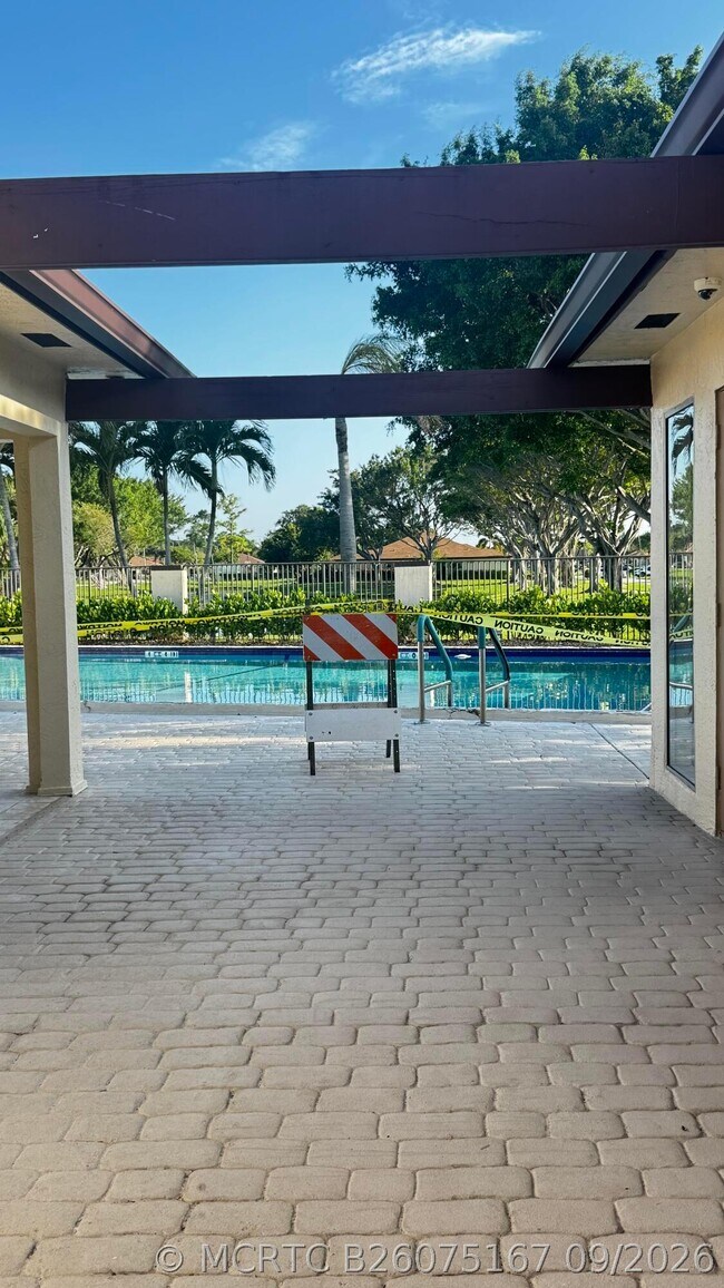 Building Photo - 20970 Concord Green Dr W
