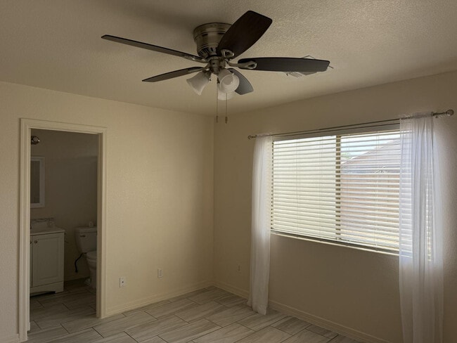 Building Photo - 8563 W Mission Ln