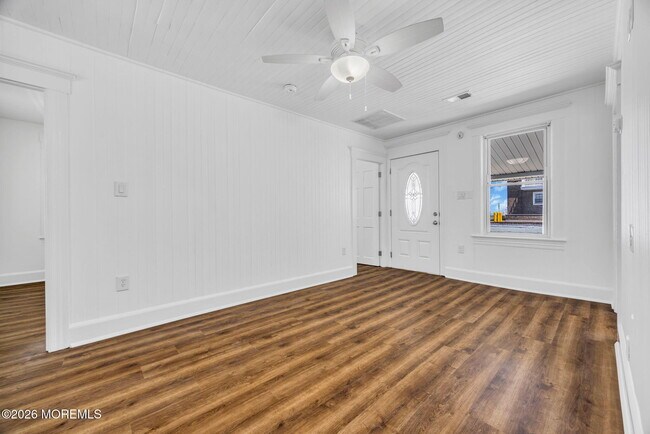 Building Photo - 103 17th Ave