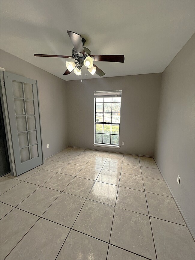 Building Photo - 19906 Rising Star Dr