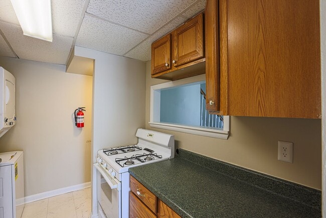Building Photo - 14 King Henry Cir