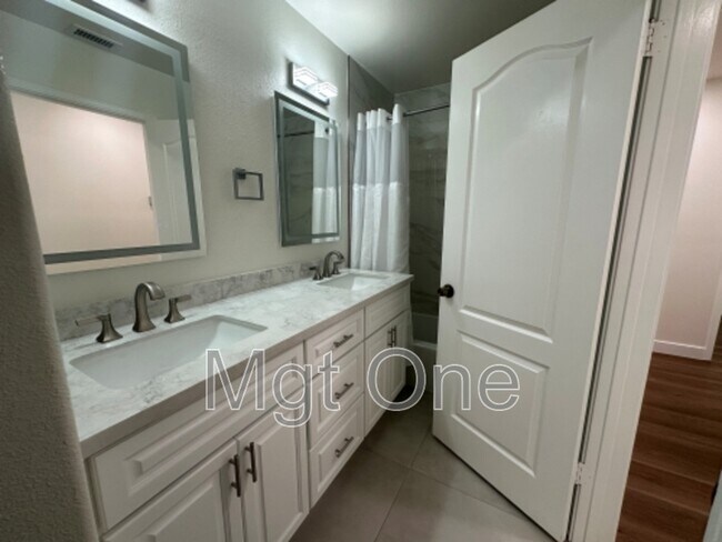 Building Photo - 13524 Auburn Ct