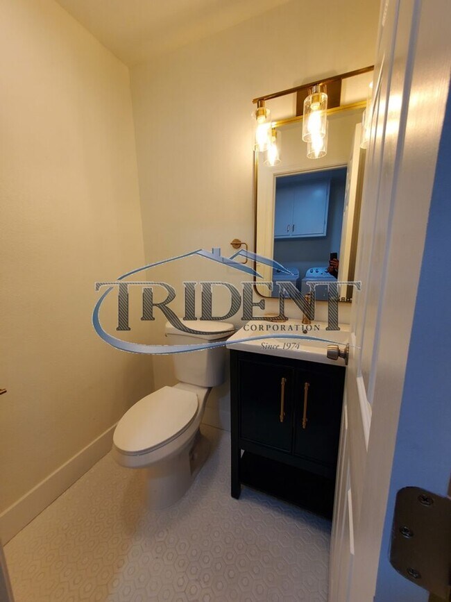 Building Photo - 685 N Barrett Rd