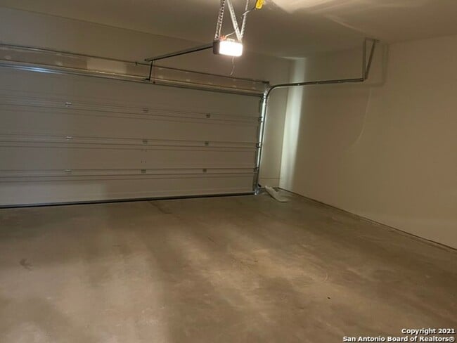 Building Photo - 4 Bedroom Home in  Savannah Place Subdivison In Converse, Tx