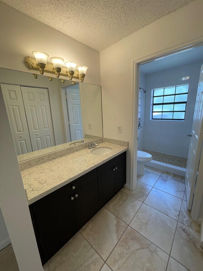 Building Photo - 13761 Newport Manor