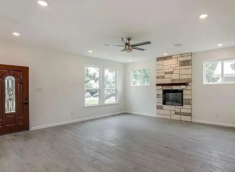 Building Photo - 1583 Bonnyview Dr