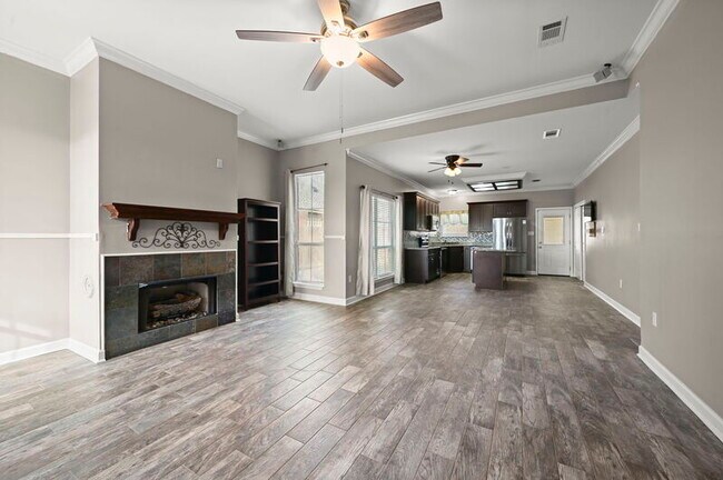 Building Photo - 2201 Hunters Trl Dr