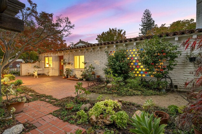 Building Photo - 3691 Laguna Ave