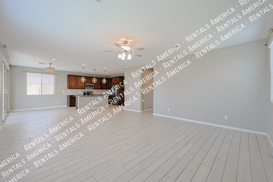 Building Photo - 15713 W Woodlands Ave