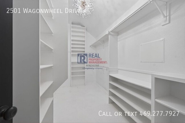 Building Photo - 2501 Wagonwheel Dr