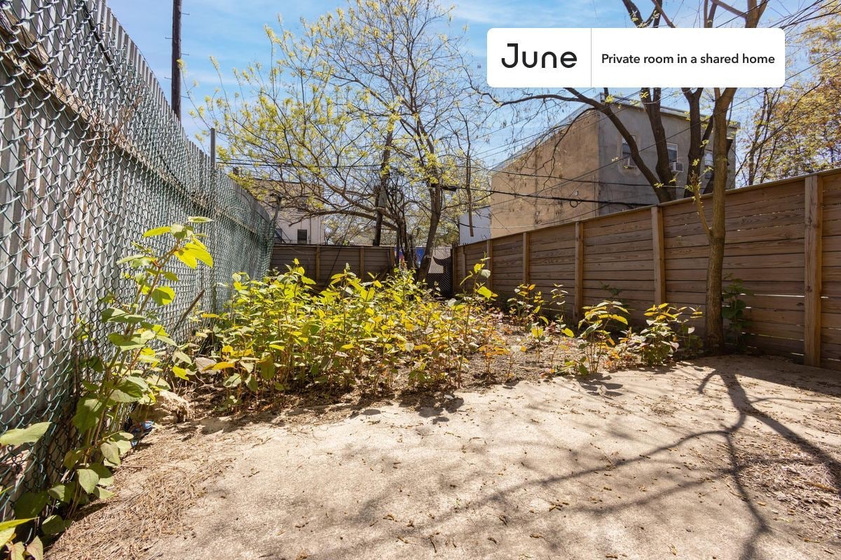 Building Photo - Room in Shared 4 bed/3 bath home