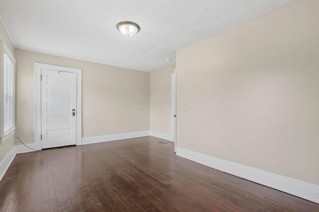 Building Photo - 172 S Richardson Ave