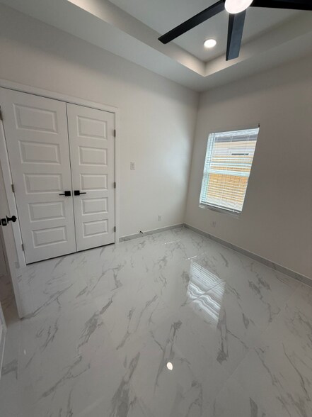 Building Photo - 1706 Violet Dr
