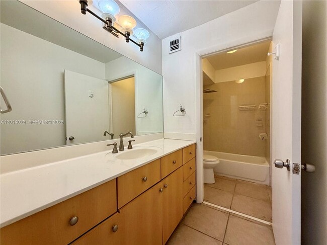 Building Photo - 10875 SW 112th Ave