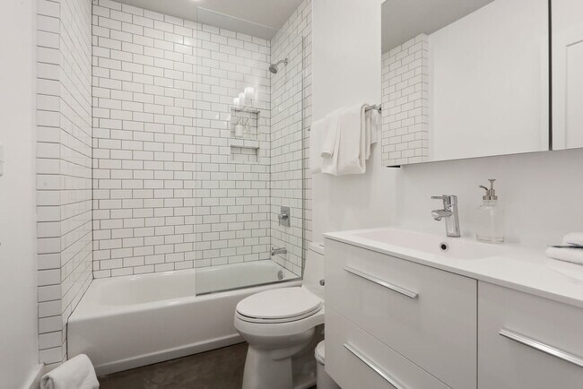 Building Photo - 822 Howard Ave