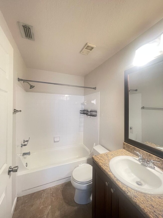 Building Photo - 2550 N Alafaya Trail