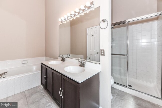 Building Photo - 3801 Grand Jct Ct