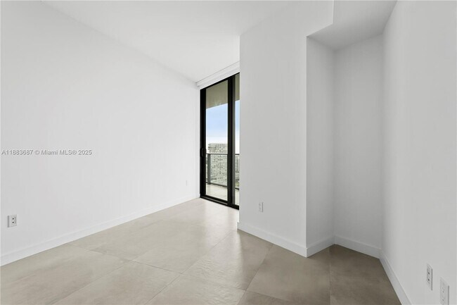 Building Photo - 501 NE 31st St