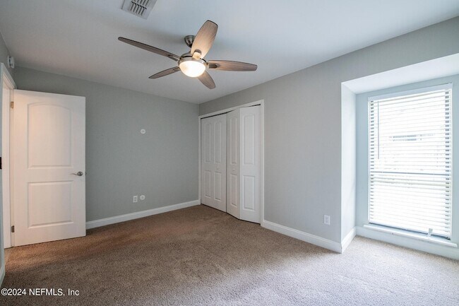 Building Photo - 11448 Sugar Maple Pl S
