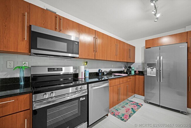 Building Photo - 3001 S Ocean Dr