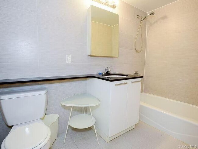 Building Photo - 132-35 Sanford Ave