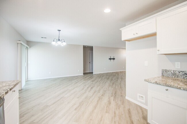 Building Photo - Large 1 + Acre Lot with 3 bedroom home in ...