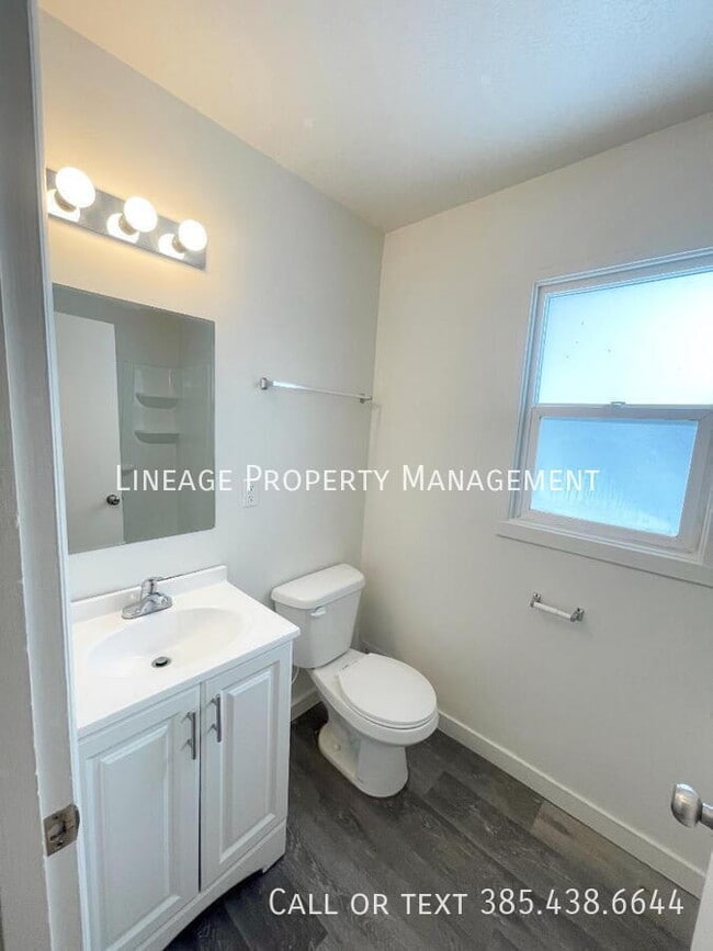 Building Photo - 1054 W 1520 N