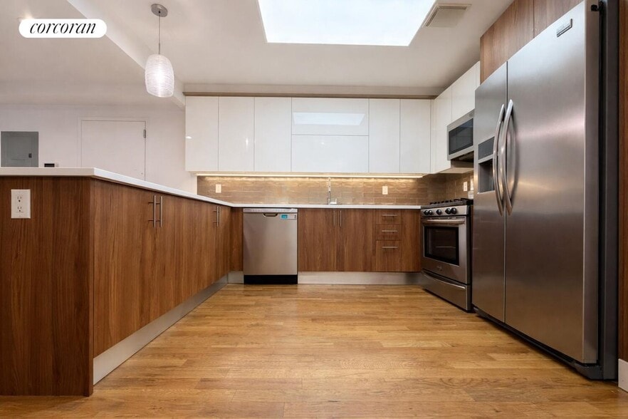 Building Photo - 1288 E 19th St