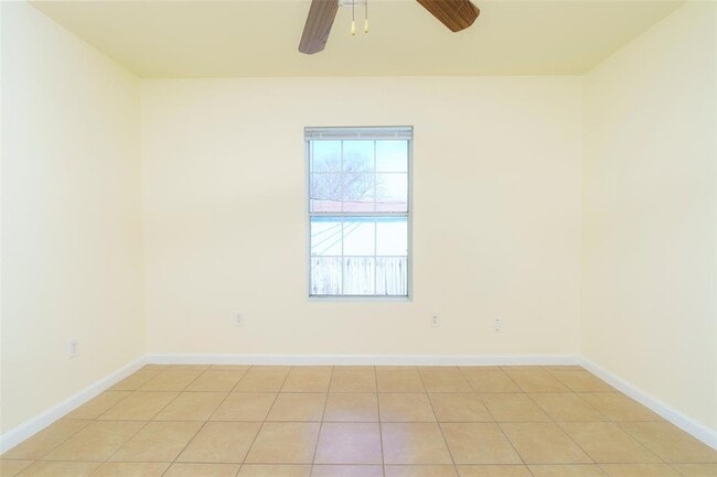 Building Photo - 505 E Applegate Dr