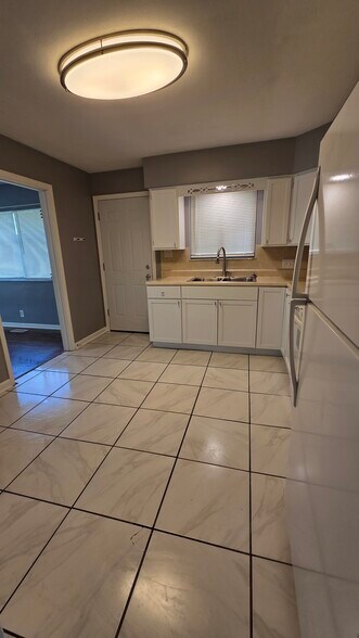 Building Photo - 1380 Catalpa Dr