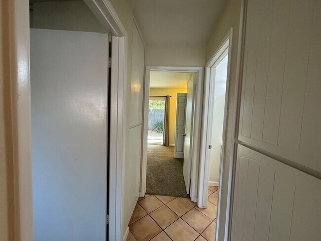 Building Photo - For Rent – Charming Woodland Condo with Co...