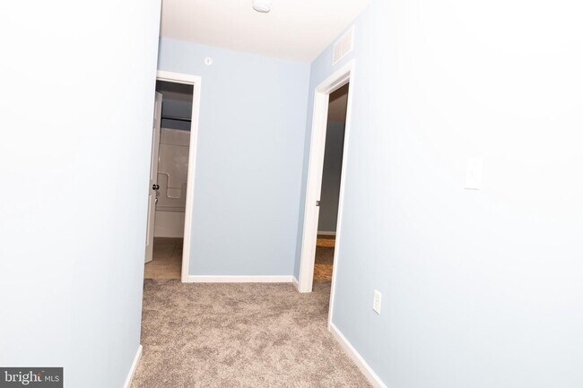 Building Photo - 122 Ellis Aly